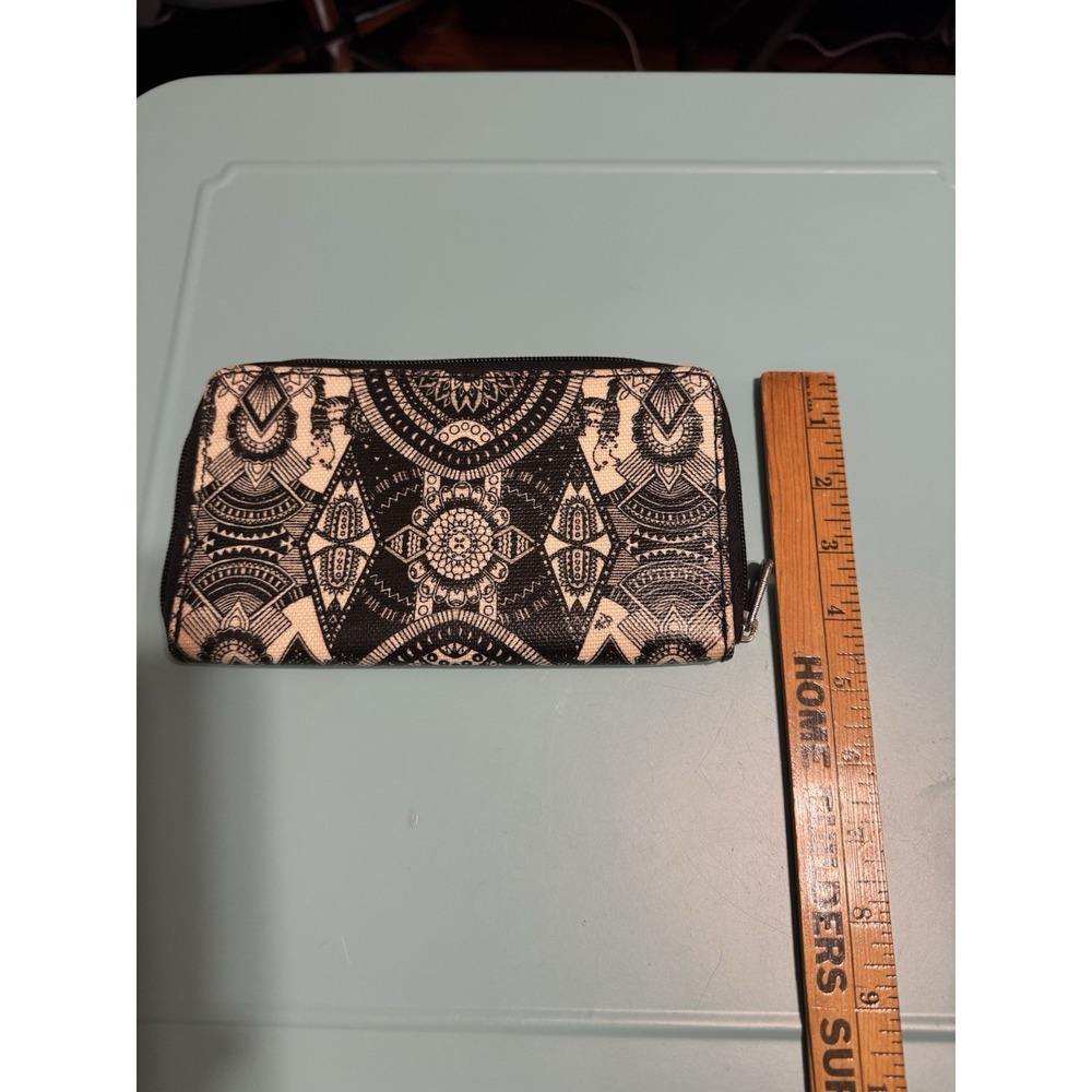 Sakroots‎ Women's Black And White Mandala Zip Around Wallet - Picture 9 of 10
